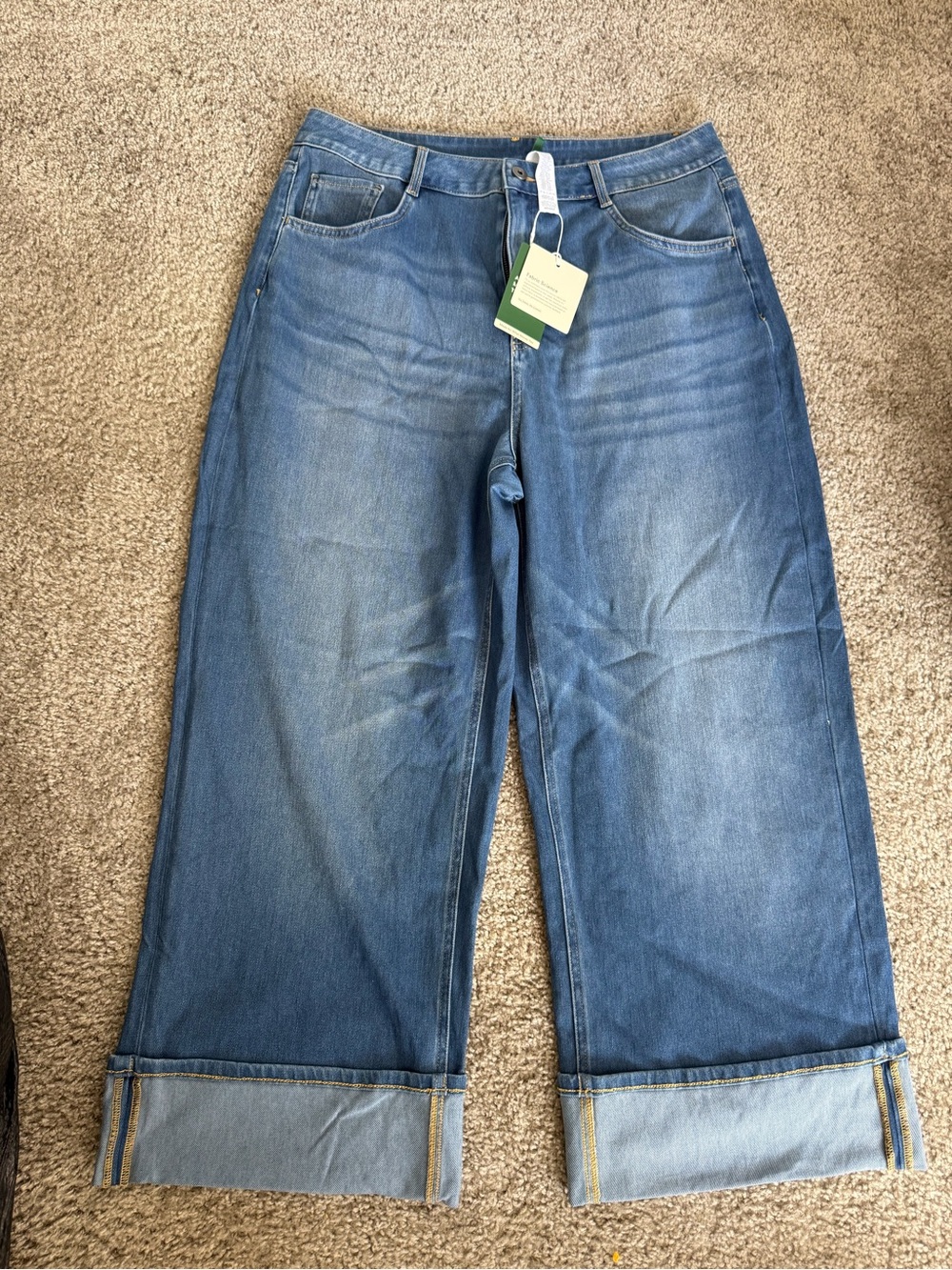 HALARA Wide-Leg Cropped Jeans in Medium Blue